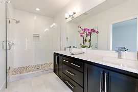 4 Bedroom in Dean Avenue in Eugene, OR (Photo 10 of 12)