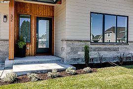 4 Bedroom in Dean Avenue in Eugene, OR (Photo 2 of 12)