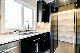 4 Bedroom in Dean Avenue in Eugene, OR (Photo 8 of 12)