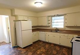 1118 Lakewood Dr, Montgomery, Al 36109 in Montgomery, AL (Photo 2 of 7)