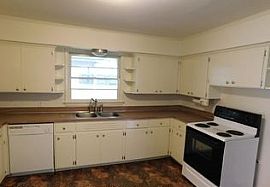 1118 Lakewood Dr, Montgomery, Al 36109 in Montgomery, AL (Photo 6 of 7)