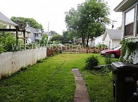 415 N Van Buren St # 03, Iowa City in Iowa City, IA (Photo 2 of 3)