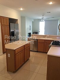 Single Family Home For Rent in Las Vegas, NV (Photo 2 of 6)