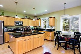 Masterly Designed 4 Bedroom Home in Eugene, OR (Photo 3 of 12)