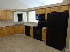 Single Family Home For Rent in Jacksonville, FL (Photo 4 of 11)