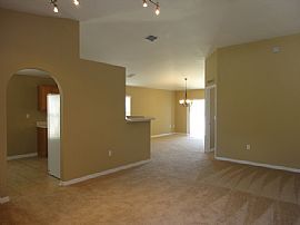 Single Family Home For Rent in Leesburg, FL (Photo 3 of 12)