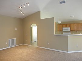 Single Family Home For Rent in Leesburg, FL (Photo 4 of 12)