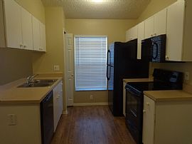 Single Family Home For Rent in Apopka, FL (Photo 3 of 8)