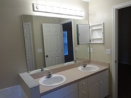 Single Family Home For Rent in Apopka, FL (Photo 6 of 8)