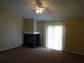 Single Family Home For Rent in Orange Park, FL (Photo 3 of 12)