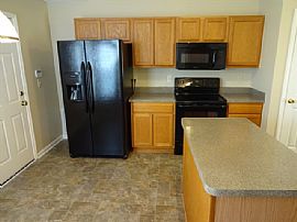 Single Family Home For Rent in Orange Park, FL (Photo 4 of 12)