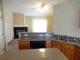 Single Family Home For Rent in Orange Park, FL (Photo 5 of 12)