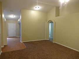 Single Family Home For Rent in Jacksonville, FL (Photo 2 of 12)