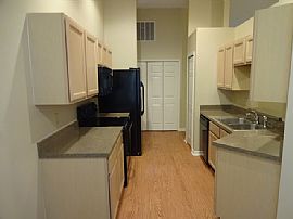 Single Family Home For Rent in Jacksonville, FL (Photo 5 of 12)