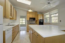 Serene 4 Bedroom Home in Woodley Park in Washington, DC (Photo 4 of 10)