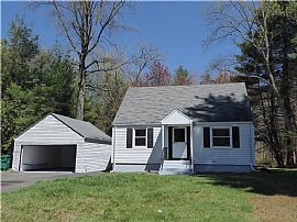 3 Bedroom Home in a Serene and Woody Enviroment in Bloomfield, CT