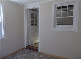 3 Bedroom Home in a Serene and Woody Enviroment in Bloomfield, CT (Photo 6 of 9)