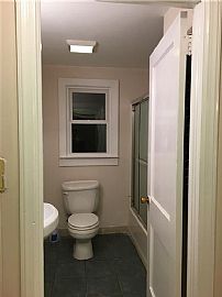 3 Bedroom Home in a Serene and Woody Enviroment in Bloomfield, CT (Photo 7 of 9)