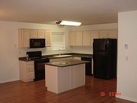 Cozy 3 Bedroom Home in North Pole, AK (Photo 7 of 11)