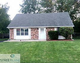 Single Family Home For Rent in Aurora, IL