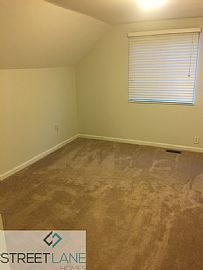 Single Family Home For Rent in Aurora, IL (Photo 8 of 8)