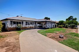 Single Family Home For Rent  in Phoenix, AZ