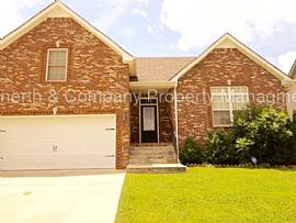 Single Family Home in Clarksville, TN