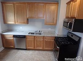 Single Family Home in Oak Park, IL (Photo 3 of 6)