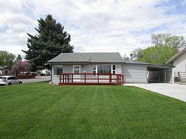 Beautiful Two Bedroom One Bath Home with a Bonus Room in Pocatello, ID (Photo 4 of 12)