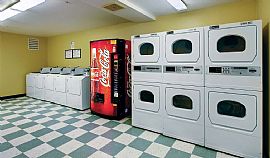 Luxury, Smoke Free Apartments in Park La Brea Offer Resort Styl in Los Angeles, CA