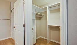 Luxury, Smoke Free Apartments in Park La Brea Offer Resort Styl in Los Angeles, CA (Photo 6 of 12)