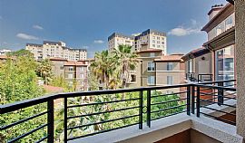 Luxury, Smoke Free Apartments in Park La Brea Offer Resort Styl in Los Angeles, CA (Photo 7 of 12)