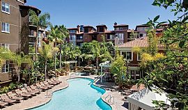 Luxury, Smoke Free Apartments in Park La Brea Offer Resort Styl in Los Angeles, CA (Photo 8 of 12)