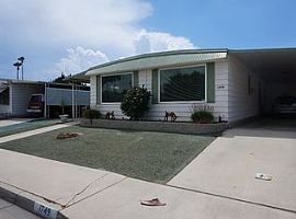 2 Beds 2 Baths in Hemet, CA (Photo 3 of 12)