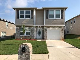 Single Family Home in Huntsville, AL