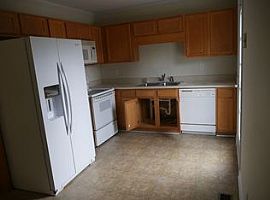 161 Emerald Pointe Dr, Carrollton, Ga 30116 4 Beds 2 Baths 1,63 in Carrollton, GA (Photo 7 of 8)