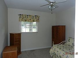 202 Valley View Dr, Warner Robins, Ga 31088 3 Beds 2 Baths 1,49 in Warner Robins, GA (Photo 2 of 10)