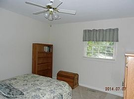 202 Valley View Dr, Warner Robins, Ga 31088 3 Beds 2 Baths 1,49 in Warner Robins, GA (Photo 8 of 10)