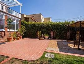 1920'S Georgian Colonial. in Los Angeles, CA (Photo 3 of 9)