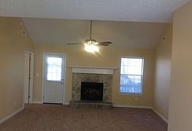 204 Lisa Ct, Hampton, Ga 30228 3 Beds 2 Baths 1,296 Sqft in Hampton, GA (Photo 4 of 9)