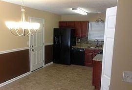 204 Lisa Ct, Hampton, Ga 30228 3 Beds 2 Baths 1,296 Sqft in Hampton, GA (Photo 7 of 9)