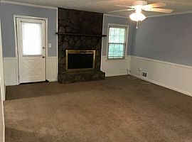 3102 S Oak Ct Se, Conyers, Ga 30094 3 Beds 2 Baths 1,399 Sqft in Conyers, GA (Photo 4 of 10)