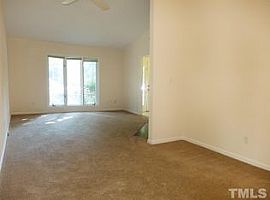 118 Mossbark Ln, Chapel Hill, Nc 27514 3 Beds 2 Baths 1,370 Sqf in Chapel Hill, NC (Photo 5 of 10)