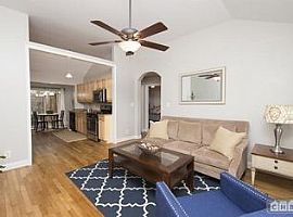 Davis St Se Smyrna, Ga 30080 2 Beds 1 Bath 760 Sqft in Smyrna, GA (Photo 2 of 9)