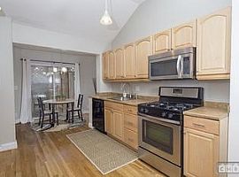 Davis St Se Smyrna, Ga 30080 2 Beds 1 Bath 760 Sqft in Smyrna, GA (Photo 6 of 9)