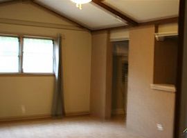 901 Rhodes Dr, Tyler, Tx 75701 3 Beds 2 Baths 1,592 Sqft in Tyler, TX (Photo 2 of 7)