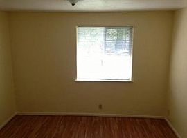 429 Beach St, Ashland, Or 97520 2 Beds 1 Bath 1,000 Sqft in Ashland, OR (Photo 4 of 8)