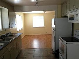429 Beach St, Ashland, Or 97520 2 Beds 1 Bath 1,000 Sqft in Ashland, OR (Photo 5 of 8)