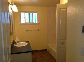 429 Beach St, Ashland, Or 97520 2 Beds 1 Bath 1,000 Sqft in Ashland, OR (Photo 6 of 8)