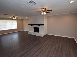 2534 14th St, Lake Charles, La 70601 3 Beds 2 Baths 1,626 Sqft in Lake Charles, LA (Photo 4 of 8)